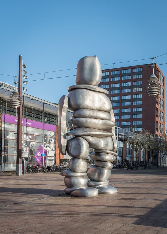 Large metal statue at the city centre of Hoofddorp