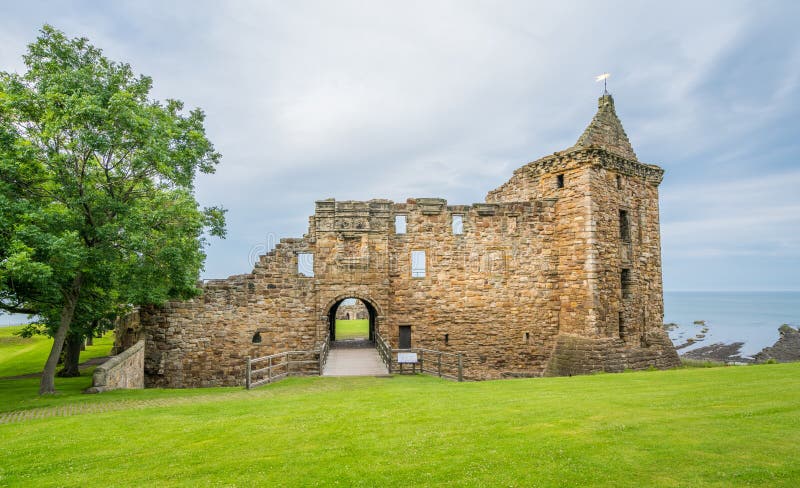 Hoofdvoorgevel van het Kasteel van Heilige Andrew ` s, Fife, Schotland stock foto's Hoofdvoorgevel van het Kasteel van Heilige Andrew ` s, Fife, Schotland stock foto's