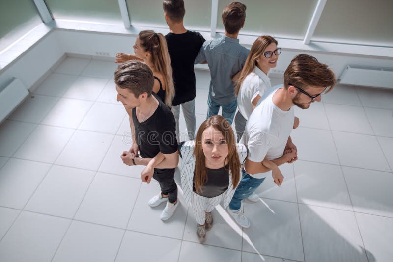 Hoogste mening van een positieve diverse groep gelukkige mensen royalty-vrije stock foto Hoogste mening van een positieve diverse groep gelukkige mensen royalty-vrije stock foto