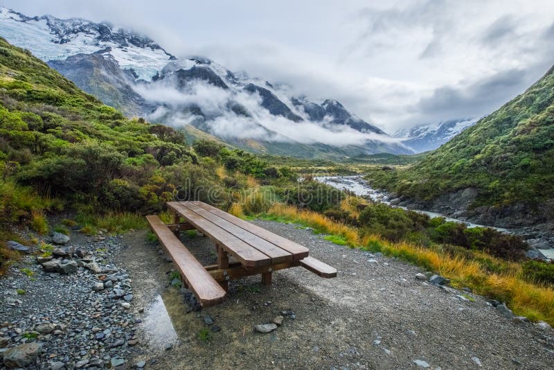 Hooker-Tal-Bahn in Mt Nationalpark des Kochs, Neuseeland lizenzfreies stockbild Hooker-Tal-Bahn in Mt Nationalpark des Kochs, Neuseeland lizenzfreies stockbild