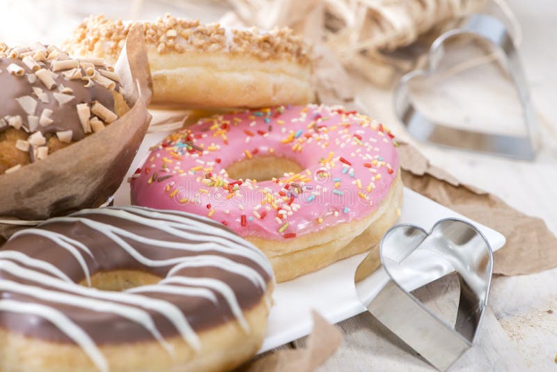 Hoop Van Gemengde Muffin En Donuts Stock Foto Image of vers