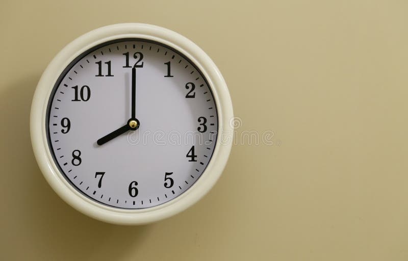 Haz lo mejor que pueda Lo dudo Romper Hora Para El 8:00 Del Reloj De Pared Imagen de archivo - Imagen de minuto,  mano: 83855341