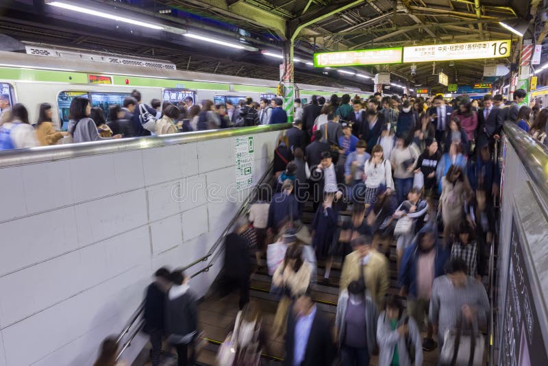 Hora Punta En El Metro De Tokio Foto editorial - Imagen de centro, viajero: 134120886 Hora Punta En El Metro De Tokio Foto editorial - Imagen de centro, viajero: 134120886