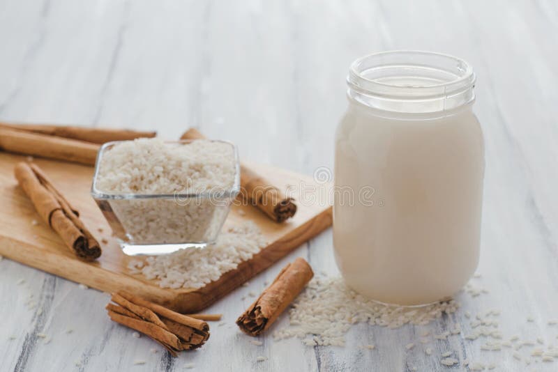 Horchata é uma bebida, feita com arroz e canela de México, bebida mexicana fotografia de stock Horchata é uma bebida, feita com arroz e canela de México, bebida mexicana fotografia de stock