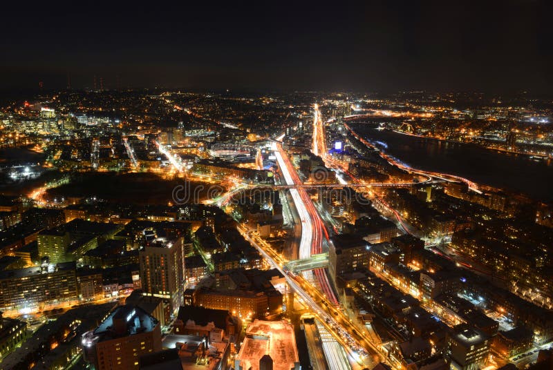 Horizon de Boston la nuit, le Massachusetts, Etats-Unis image stock Horizon de Boston la nuit, le Massachusetts, Etats-Unis image stock