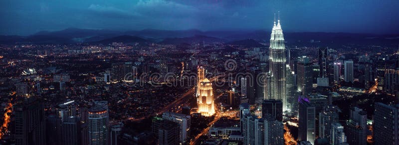 Skyline de Kuala Lumpur la nuit, vue sur le centre-ville image stock