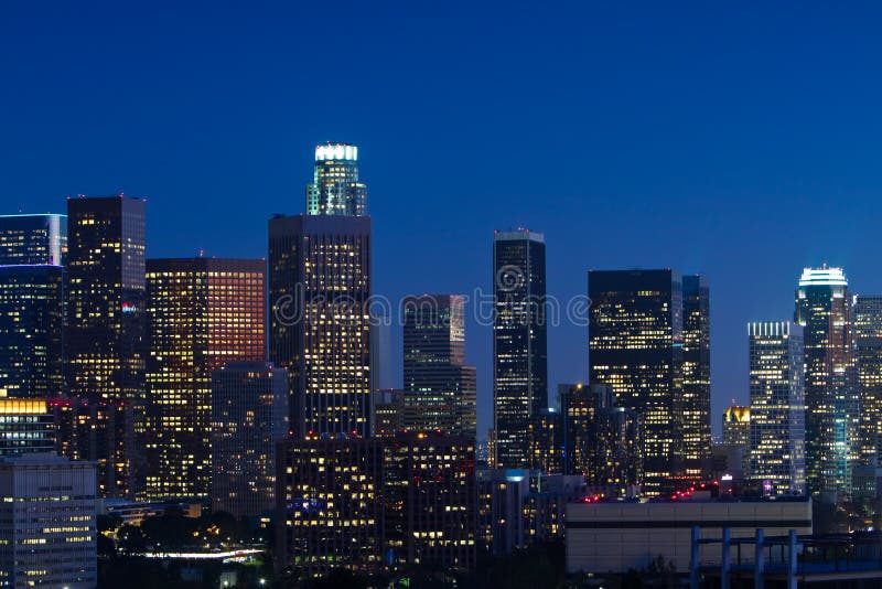 Horizon de Los Angeles au crépuscule photo libre de droits Horizon de Los Angeles au crépuscule photo libre de droits