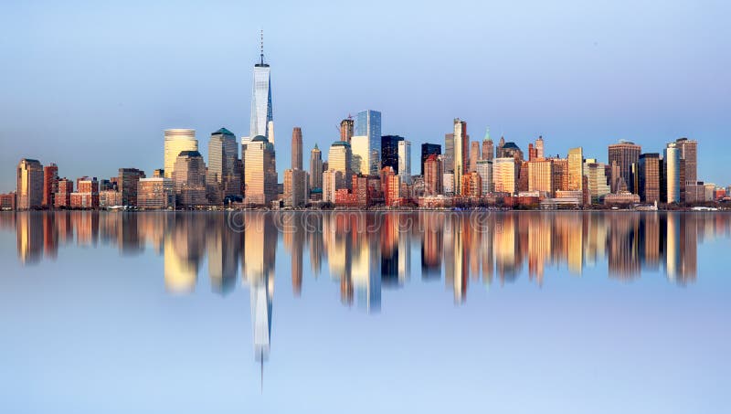 Horizon de Manhattan, New York City la nuit images stock Horizon de Manhattan, New York City la nuit images stock