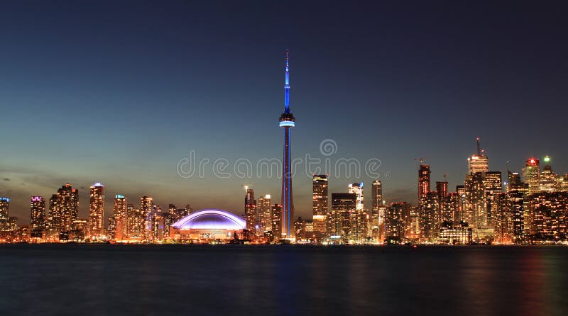 Horizon de Toronto la nuit photos stock Horizon de Toronto la nuit photos stock