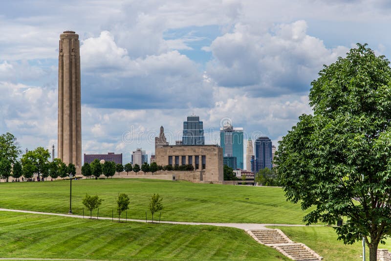 Horizon et Liberty Memorial de Kansas City images libres de droits Horizon et Liberty Memorial de Kansas City images libres de droits