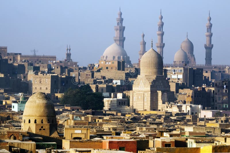Horizon et pyramides de ville du Caire