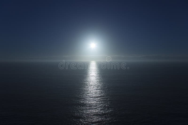 Horizon et soleil de mer bleu images stock Horizon et soleil de mer bleu images stock