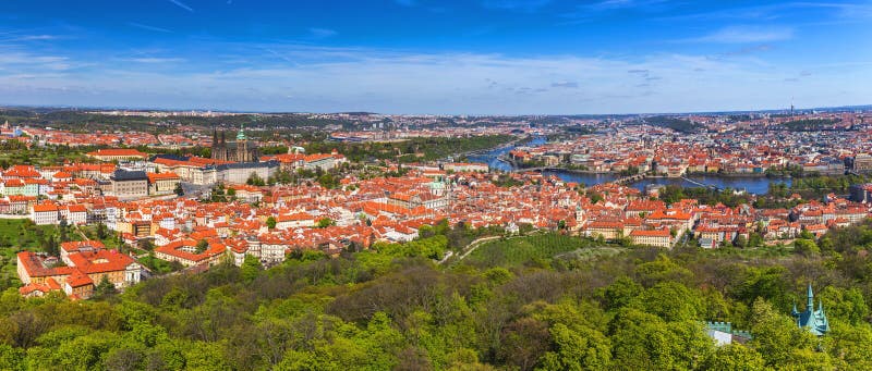 Horizon luchtmening van de oude stad van Praag, Charles-brug, Praag C stock fotografie Horizon luchtmening van de oude stad van Praag, Charles-brug, Praag C stock fotografie