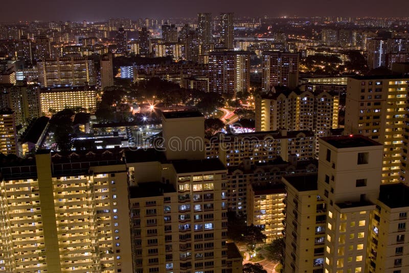 Horizon van de voorsteden van Singapore bij nacht