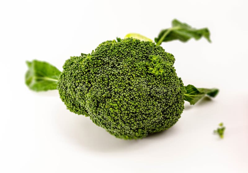 Hãy thử điểm tô nguồn dinh dưỡng của mình với món rau xanh này! Với hình ảnh đầy sức sống và tinh tế này, bạn sẽ nhận ra rằng broccoli không chỉ là một món rau tốt cho sức khỏe mà còn là một nguồn cảm hứng tuyệt vời cho nhiếp ảnh gia.