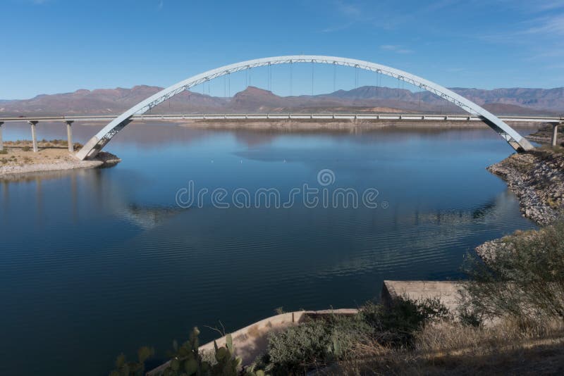 Horizontal von Roosevelt Bridge in Südost-Arizona stockfotos Horizontal von Roosevelt Bridge in Südost-Arizona stockfotos