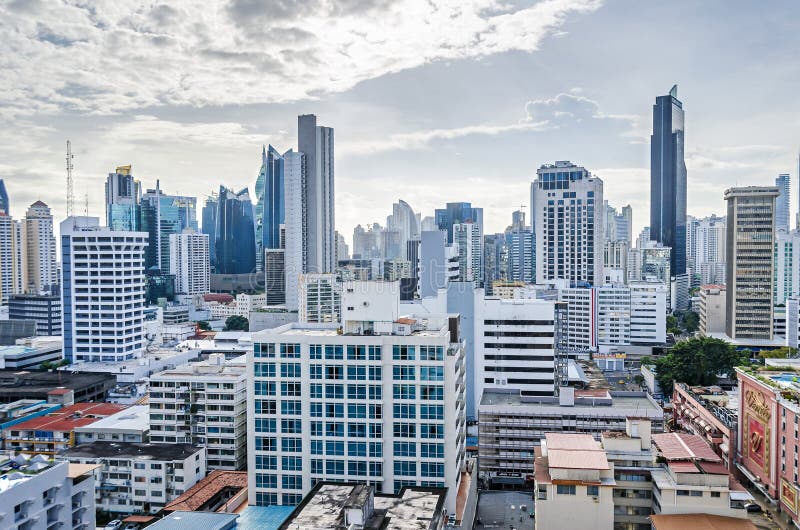 Skyline de la Ciudad de Panamá en un día nublado fotografía de archivo libre de regalías