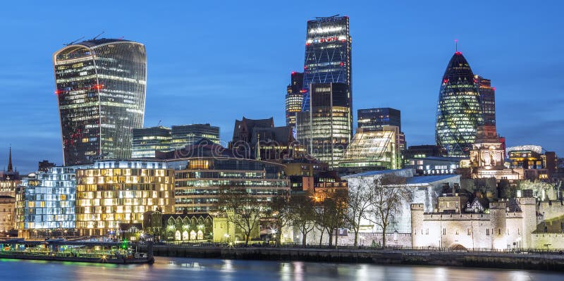 Nuevo Ayuntamiento De Londres En La Puesta Del Sol Imagen de archivo