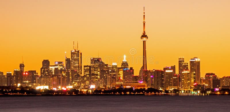 Horizonte de Toronto del parque de la bahía de Humber del oeste foto de archivo Horizonte de Toronto del parque de la bahía de Humber del oeste foto de archivo