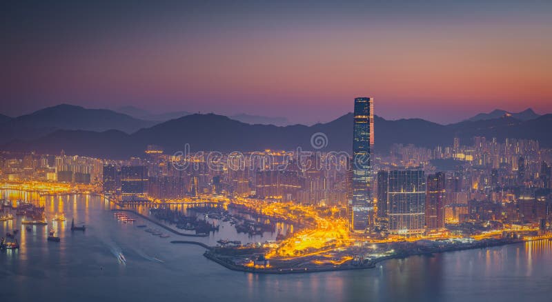 Horizonte del distrito central de Hong Kong y opinión de Victoria Harbour en imágenes de archivo libres de regalías Horizonte del distrito central de Hong Kong y opinión de Victoria Harbour en imágenes de archivo libres de regalías