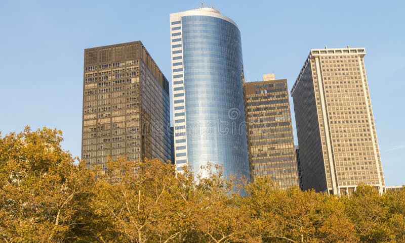 Horizonte del Lower Manhattan, Nueva York en la oscuridad imagen de archivo Horizonte del Lower Manhattan, Nueva York en la oscuridad imagen de archivo