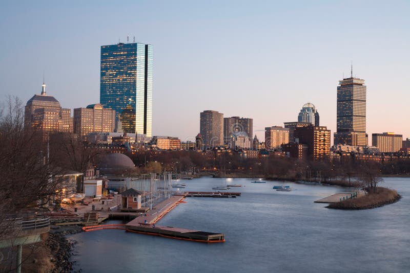 Horizonte posterior de la bahía de Boston imágenes de archivo libres de regalías Horizonte posterior de la bahía de Boston imágenes de archivo libres de regalías