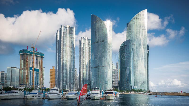 Horizonte y rascacielos de la ciudad de Busán en el distrito de Haeundae , Corea del Sur fotos de archivo libres de regalías Horizonte y rascacielos de la ciudad de Busán en el distrito de Haeundae , Corea del Sur fotos de archivo libres de regalías