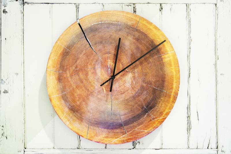 Horloge en bois de rond élégant illustration de vecteur Horloge en bois de rond élégant illustration de vecteur