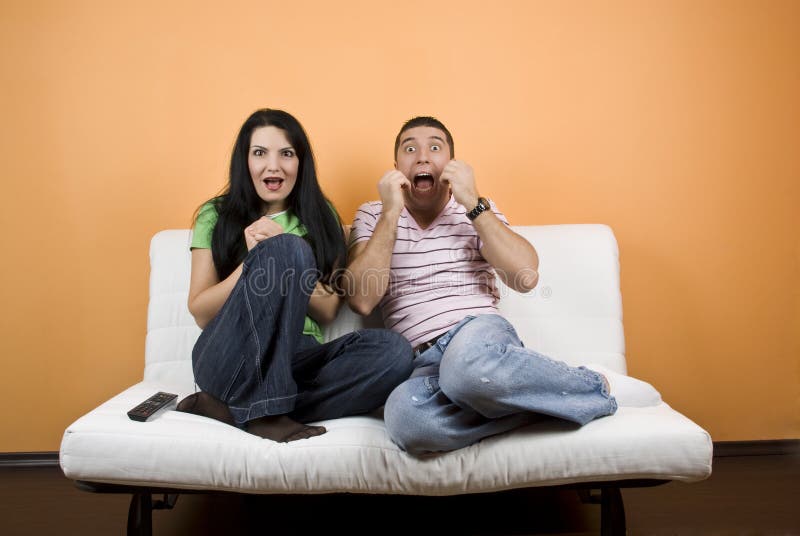 horroru tv dopatrywanie zdjęcie stock horroru tv dopatrywanie zdjęcie stock