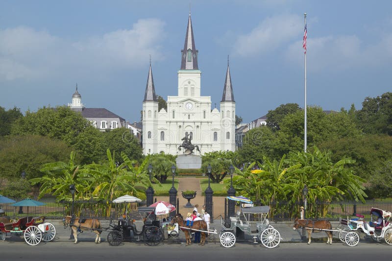 Horse Carriage and tourists in front of Andrew Jackson Statue & St. Louis Cathedral, Jackson Square in New Orleans, Louisiana stock images Horse Carriage and tourists in front of Andrew Jackson Statue & St. Louis Cathedral, Jackson Square in New Orleans, Louisiana stock images