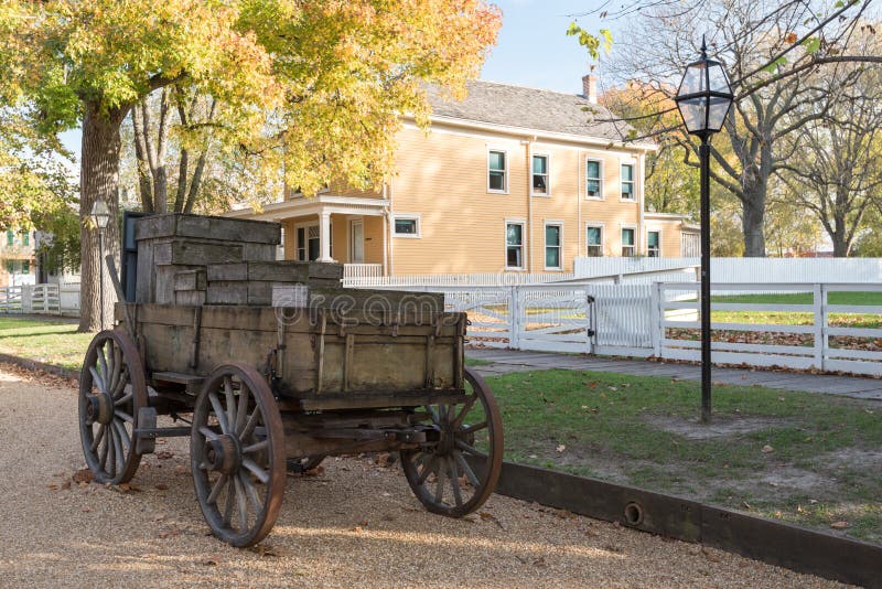 Horse-Drawn βαγόνι εμπορευμάτων επί του εγχώριου εθνικού ιστορικού τόπου του Λίνκολν στοκ εικόνες Horse-Drawn βαγόνι εμπορευμάτων επί του εγχώριου εθνικού ιστορικού τόπου του Λίνκολν στοκ εικόνες