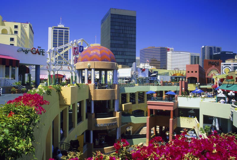 Fashion Valley Mall in San Diego, California Editorial Stock Photo - Image  of mission, front: 36402288