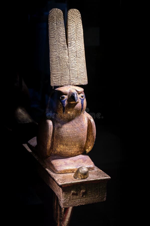 Horus z Dwoistą koroną Wystawa w Peter i Paul fortecy obraz stock Horus z Dwoistą koroną Wystawa w Peter i Paul fortecy obraz stock