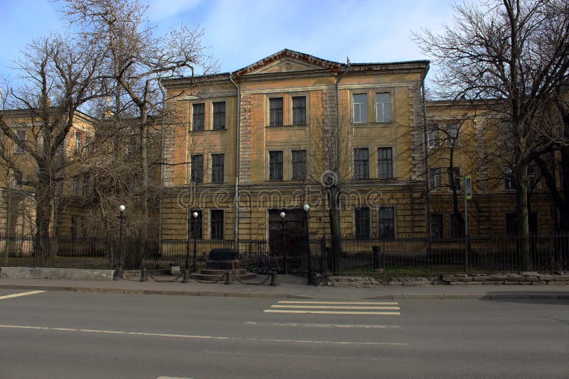 Alexander Hospital. City medical institution of a wide profile in St. Petersburg, on Solidarity Avenue, house 4. One of the oldest hospitals in the city. Alexander Hospital. City medical institution of a wide profile in St. Petersburg, on Solidarity Avenue, house 4. One of the oldest hospitals in the city