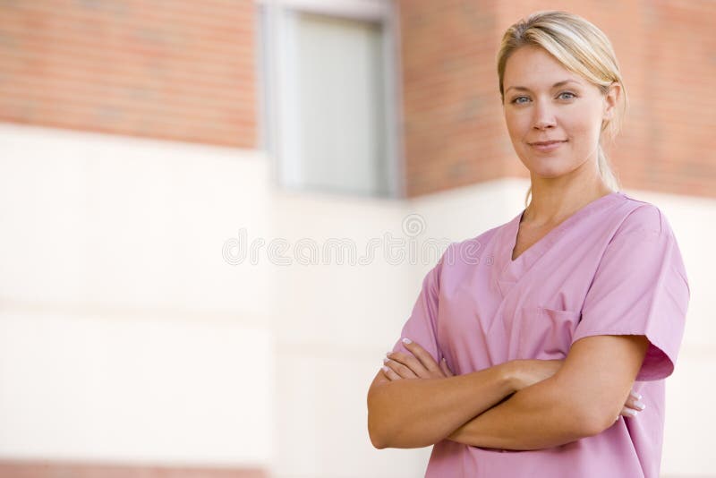 hospital nurse outside standing στοκ φωτογραφίες hospital nurse outside standing στοκ φωτογραφίες