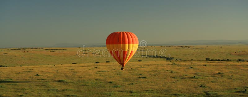 Caliente el aire globo a través de Kenia.