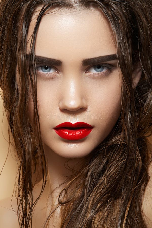 Hot Girl with Wet Hairstyle & Fashion Make-up Stock Image - Image of  facial, beautiful: 22277843