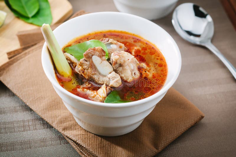 Hot and spicy soup with pork ribs.