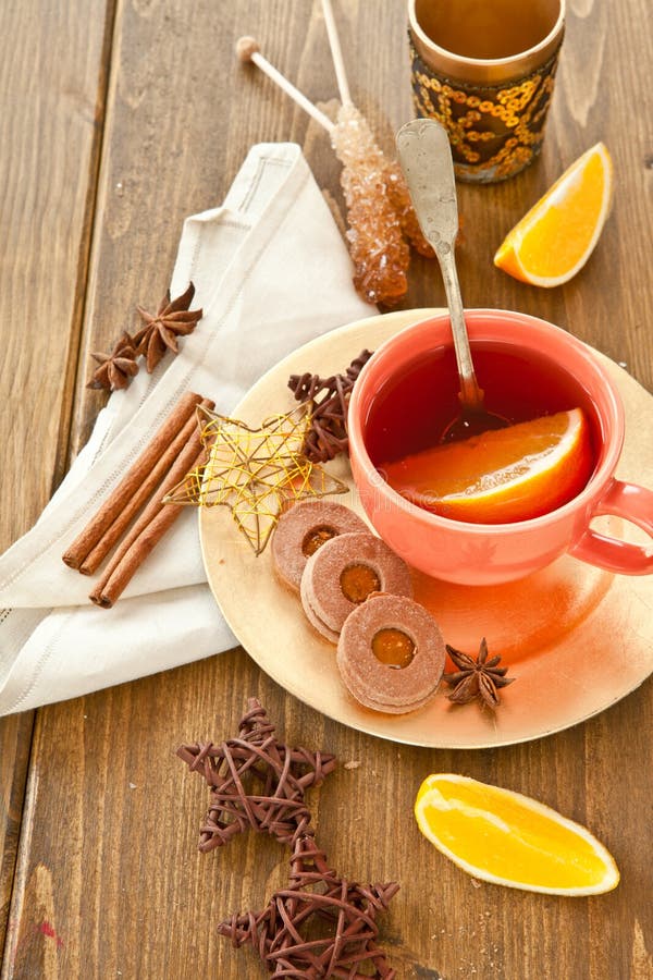 Hot tea / mulled wine and cookies