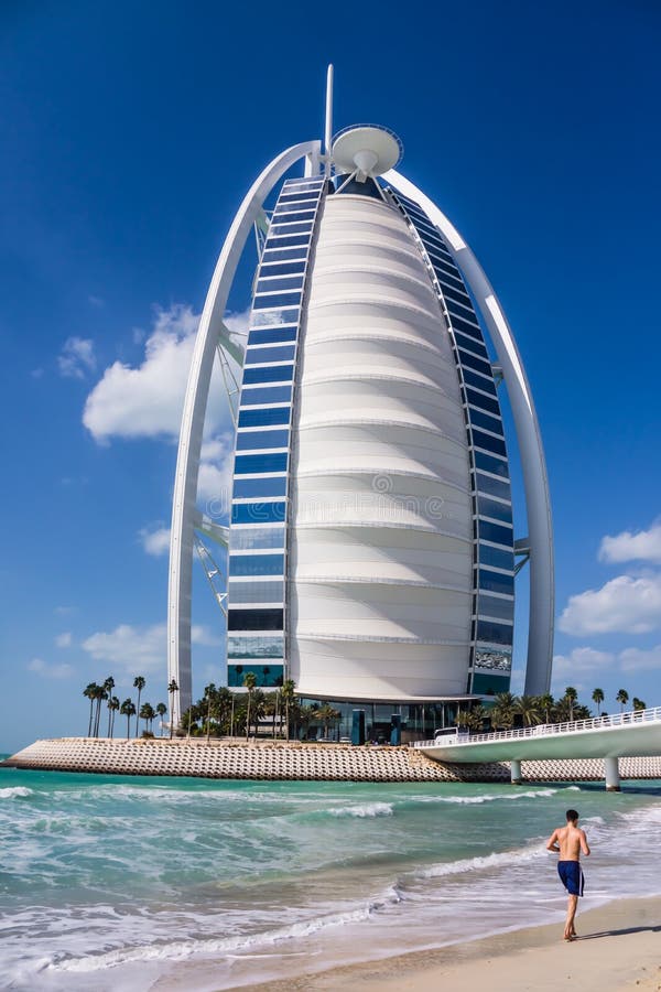 Hotel arabo di Al di Burj nel Dubai fotografie stock libere da diritti Hotel arabo di Al di Burj nel Dubai fotografie stock libere da diritti