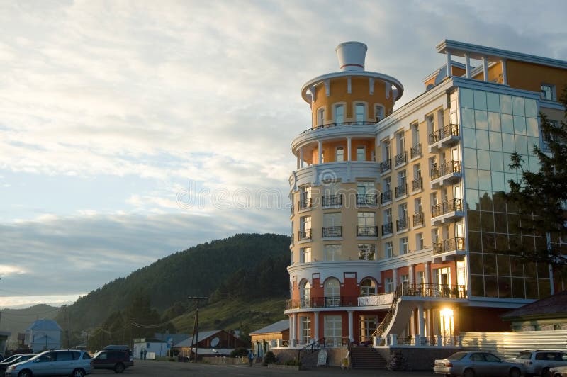 Hotel auf der Küste von Baikal in Listvyanka stockfotografie Hotel auf der Küste von Baikal in Listvyanka stockfotografie