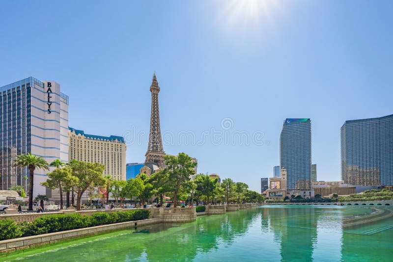 Hotel ballys las vegas i kasyno paris hotele i kasyno oraz fontanna bellagio. widok ulicy architektury zdjęcia royalty free