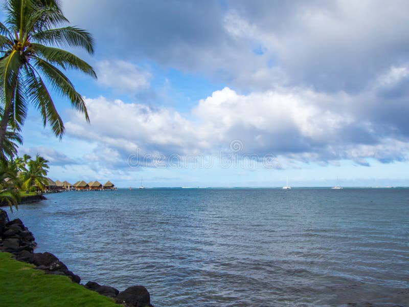 Hotel intercontinentale della stazione termale e della località di soggiorno a Papeete, Tahiti, Polinesia francese fotografie stock Hotel intercontinentale della stazione termale e della località di soggiorno a Papeete, Tahiti, Polinesia francese fotografie stock