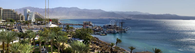 Hotel nordici di ricorso e della spiaggia, Eilat fotografia stock Hotel nordici di ricorso e della spiaggia, Eilat fotografia stock