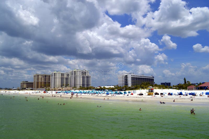 Hotel sulla spiaggia di Clearwater in Florida fotografia stock libera da diritti Hotel sulla spiaggia di Clearwater in Florida fotografia stock libera da diritti