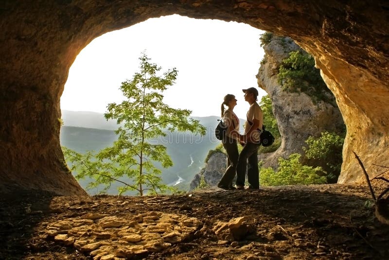 Liefdevol paar en het prachtige uitzicht stock afbeelding