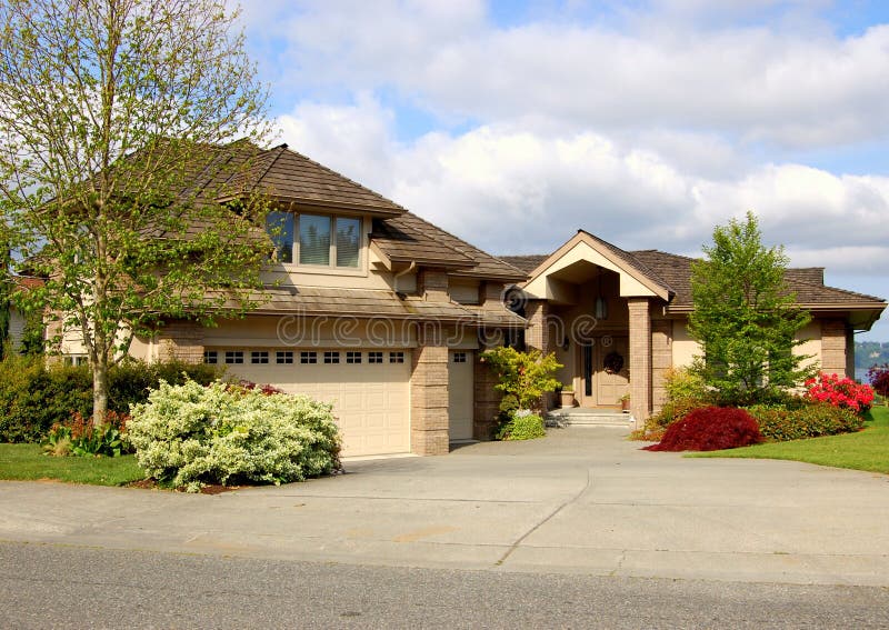 A house in bay area stock image. Image of tree, flower 2446405