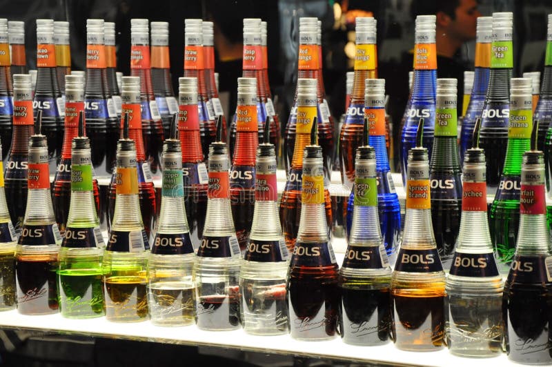 4 Types Différents De Soju Coréen Photo stock éditorial - Image du coréen,  alcool: 108218638