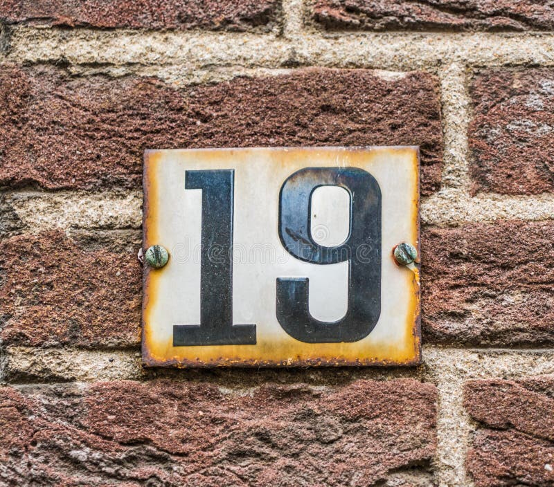 filosofie doen alsof geboren House Number 19 Black on White Stock Image - Image of traditional, nineteen:  116746875