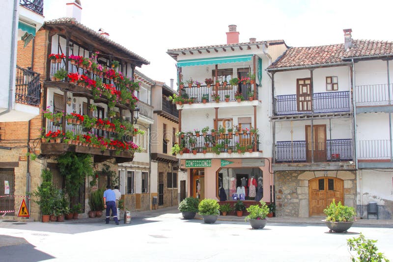 Characteristic Spanish architecture and blooming flowers, Candeleda, Spain royalty free stock photo Characteristic Spanish architecture and blooming flowers, Candeleda, Spain royalty free stock photo